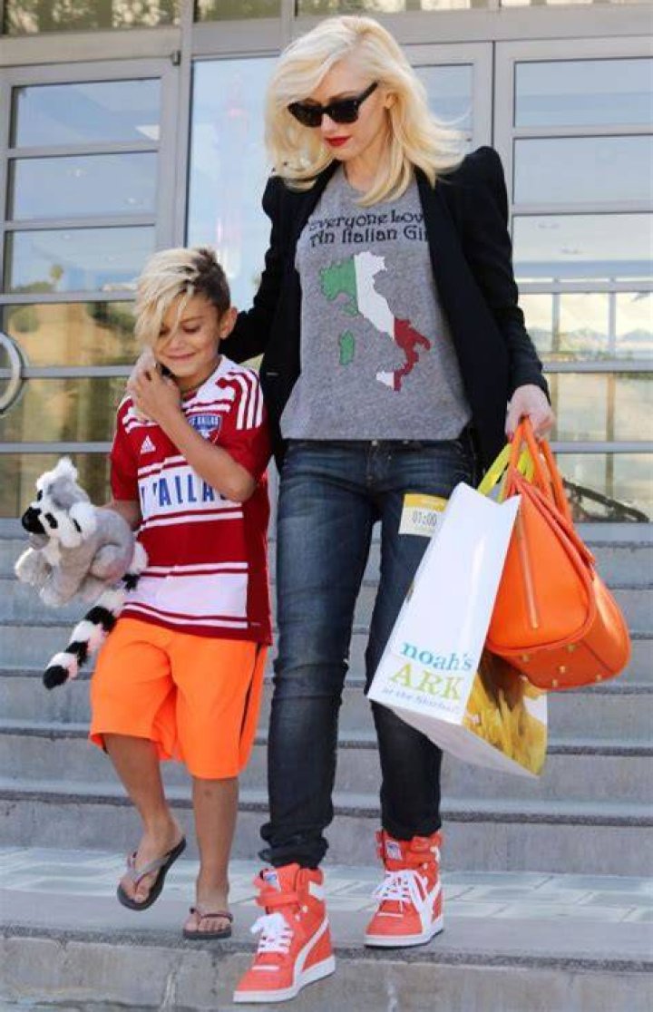 Famous Parents Shopping With Their Kids – Pics