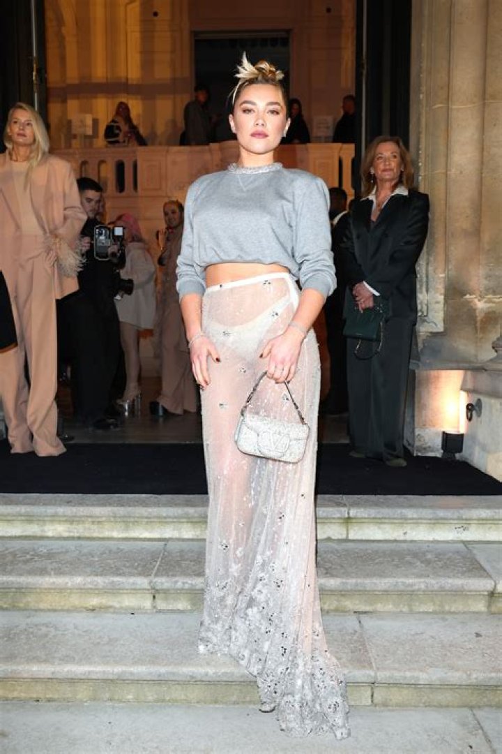 Florence Pugh Arrives at &lsquo;Little Women&rsquo; Premiere