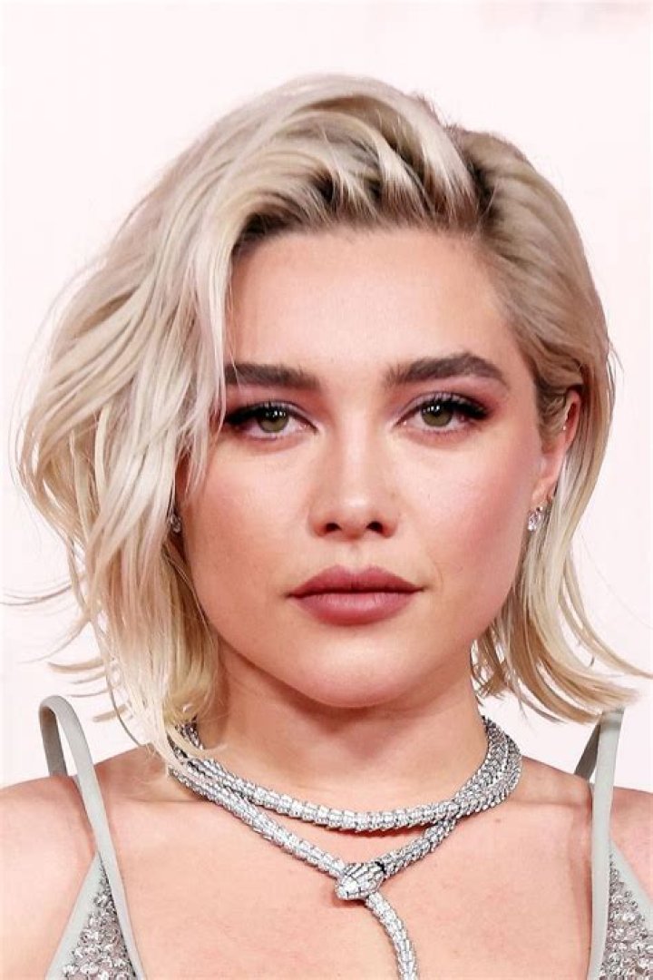 Florence Pugh Shines In Gold At The Vanity Fair Oscar Party