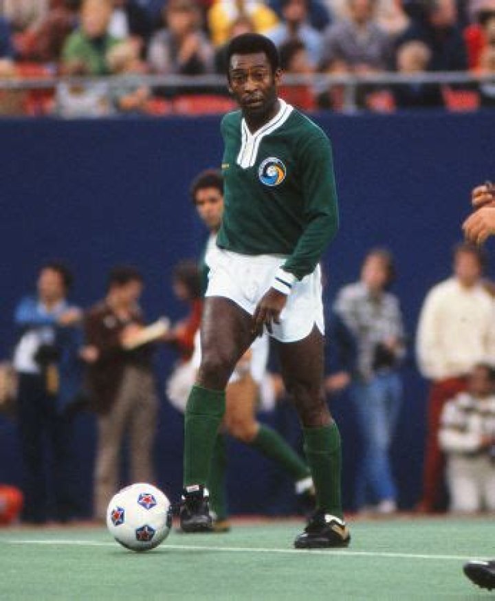 Football Pele (Cosmos) on the ball Pele's farewell game Cosmos v Santos Giants Stadium New York 01/10/1977 Cosmos 2 Santos 1 - Pele's Final Game Sport