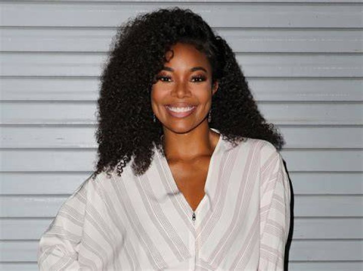 Gabrielle Union, 47, Goes Makeup-Free In Stunning Vacation Selfie