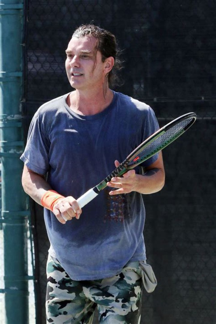 Gavin Rossdale Goes Shirtless While Playing Tennis — Pics – Hollywood Life