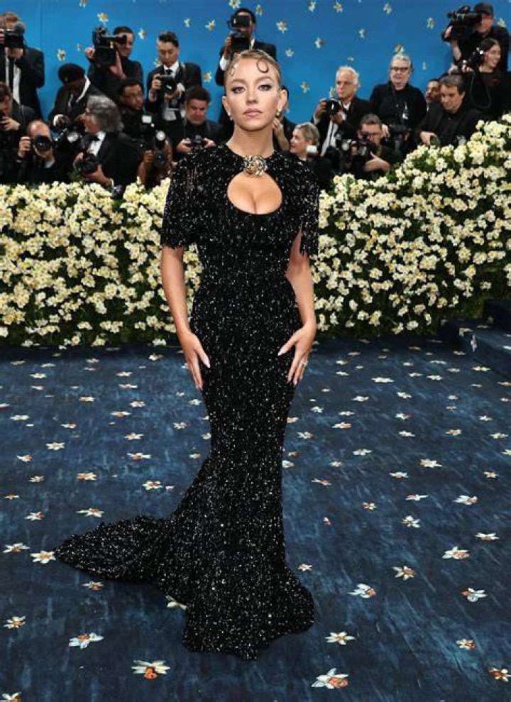Gigi Hadid, Kendall Jenner & More Supermodels Who Have Slayed On The Met Gala Red Carpet