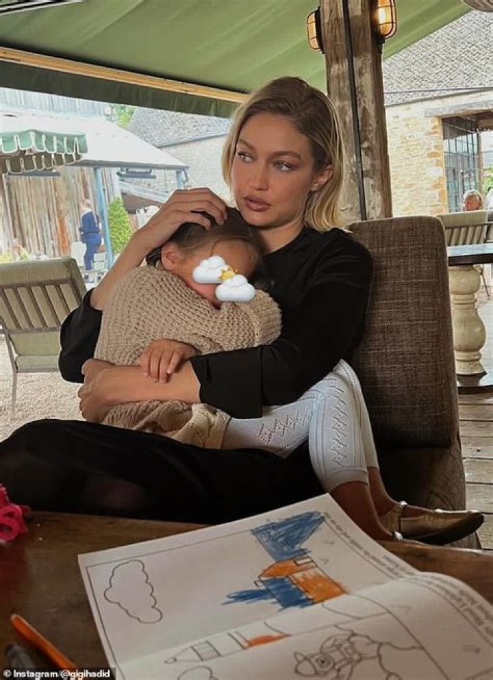 Gigi Hadid Sweetly Kisses Her Baby Girl In Adorable Photo Taken By Mom Yolanda: ‘You Are Our Sunshine’