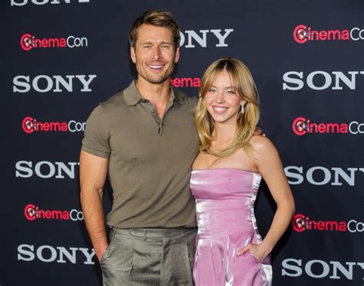 Glen Powell & Sydney Sweeney Smile on the &lsquo;Anyone But You&rsquo; Carpet
