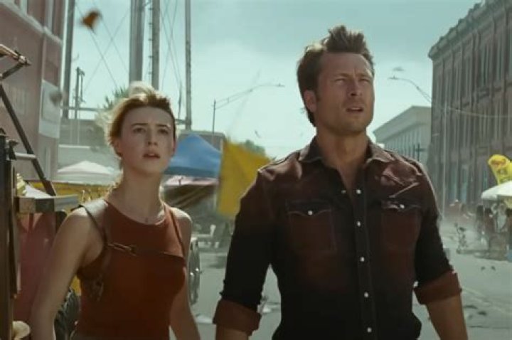Glen Powell Daisy Edgar Jones