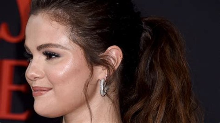 Glowy and Dewy – Hollywood Life