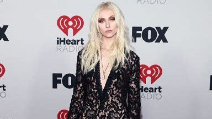 ‘Gossip Girl’ Star Taylor Momsen Makes First Red Carpet Appearance In 5 Years At iHeart