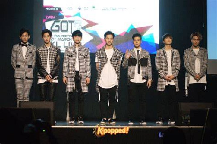 GOT7 Shows Off Epic Dance Moves In &lsquo;Look&rsquo; Video