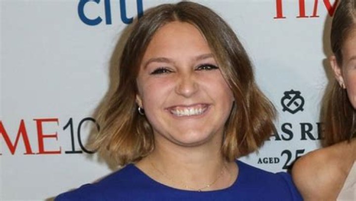 Gracie McGraw’s Hair Makeover: Shows Off Red Bob As She Sings & Dances