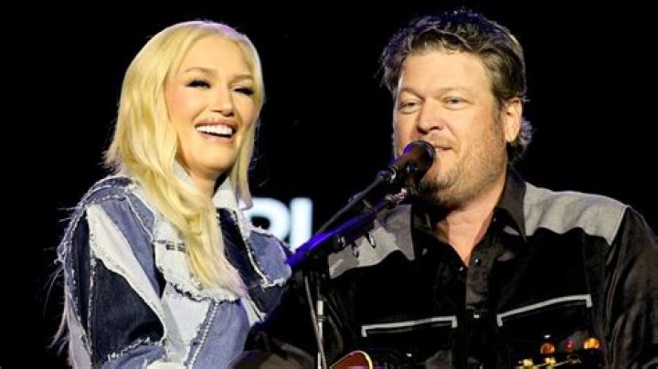 Gwen Stefani & Blake Shelton Give Surprise Performance At Vegas Show – Hollywood Life