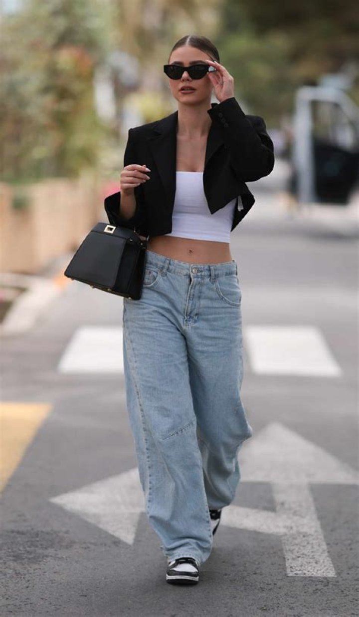 Hailey Baldwin Wears Yellow Blazer Over White Crop Top & Jeans In L.A. – Hollywood Life