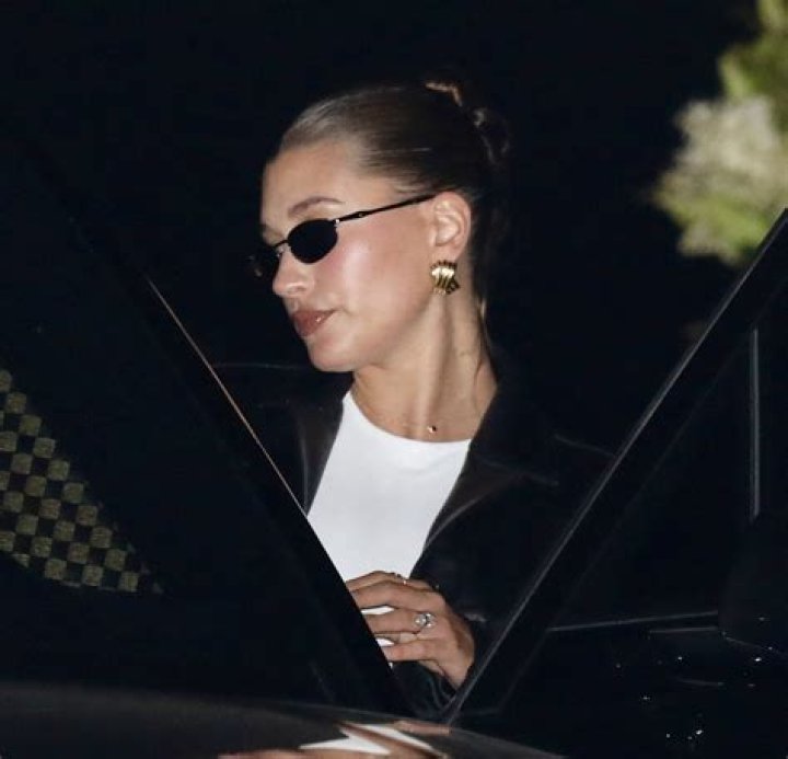 Hailey Bieber is seen leaving the Crillon hotel in Paris for a shopping trip Pictured: Hailey Bieber,Hailey Baldwin Ref: SPL5151899 260220 NON-EXCLUSIVE Picture by: New Media Images / SplashNews.com Splash News and Pictures USA: +1 310-525-5808 London: +44 (0)20 8126 1009 Berlin: +49 175 3764 166 World Rights