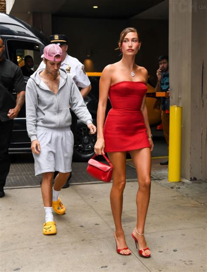 Hailey Bieber seen leaving a pilates class in LA.Pictured: Hailey BieberRef: SPL5492635 111022 NON-EXCLUSIVEPicture by: TheCelebrityFinder / SplashNews.comSplash News and PicturesUSA: +1 310-525-5808London: +44 (0)20 8126 1009Berlin: +49 175 3764 Rights