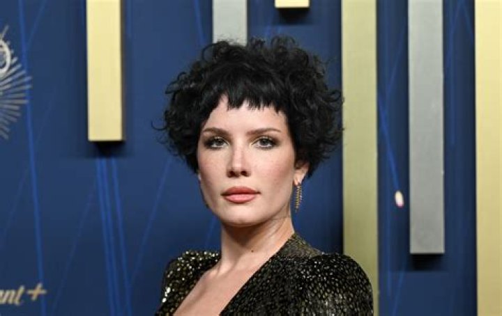 Halsey Claps Back At Comments They ‘Look Sick’ & ‘Unhealthy’ Following Multiple Medical Diagnoses