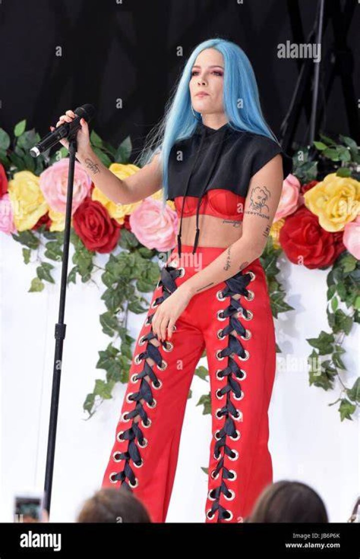 Halsey On Stage
