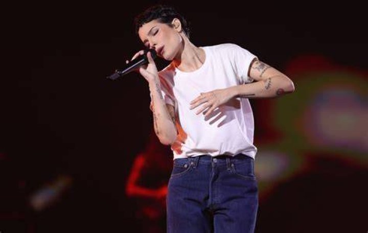 Halsey performs &ldquo;I Am Not A Woman, I&rsquo;m A God&rdquo;