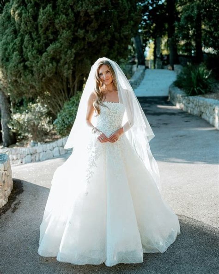 Hannah Brown In Gorgeous Gown