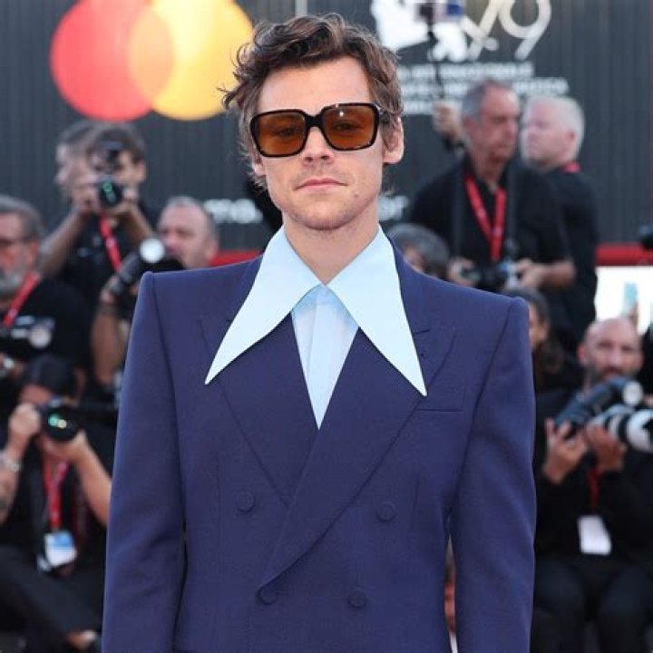 Harry Styles Honors Queen Elizabeth II At His Concert Hours After Her Passing: Watch
