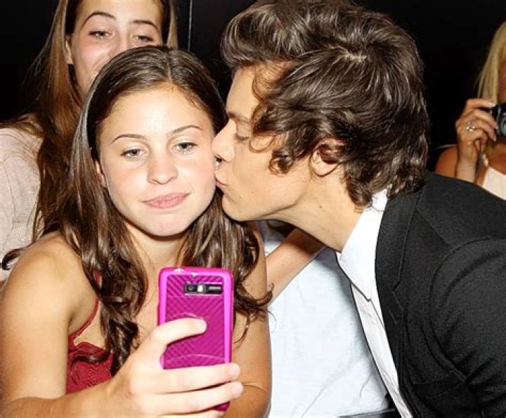 Harry Styles Kissing