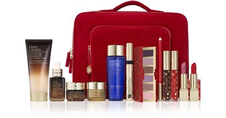 Harry&rsquo;s Holiday Gift Set with Limited Edition Fireside Red Truman Handle, $14.99,