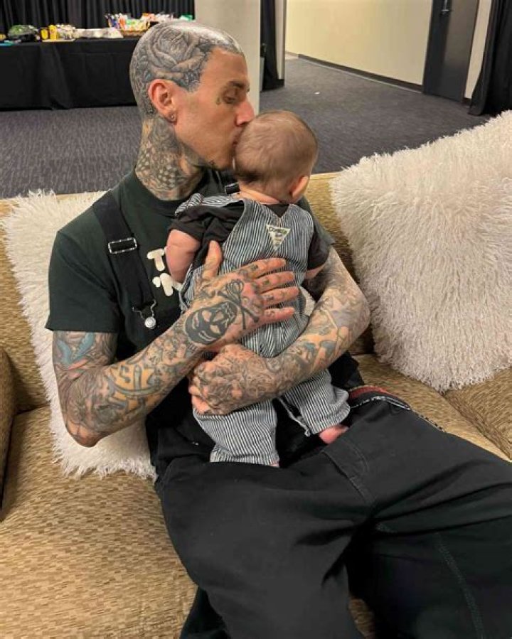 He Highjacks A Bus With Travis Barker – Hollywood Life