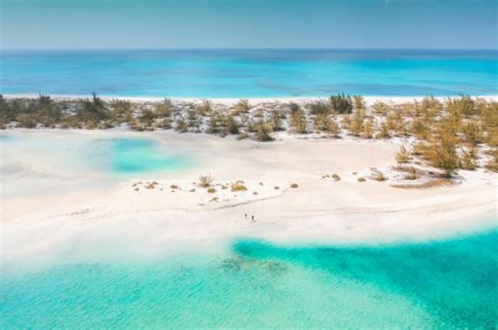 Heather Graham, 52, Rocks White String Bikini On The Beach In Turks & Caicos