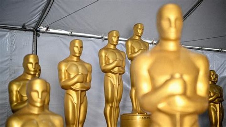 Helen Hunt Confesses Her First Oscar Statue Is Neglected