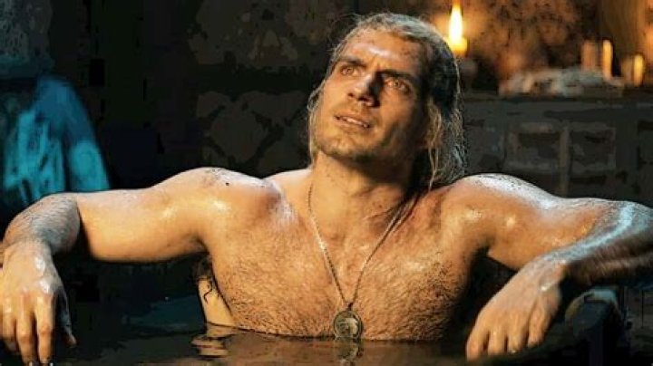Henry Cavill Shows Off Nerd Skills By Building A PC From Scratch In A Tank Top & Fans Are Flipping Out — Watch