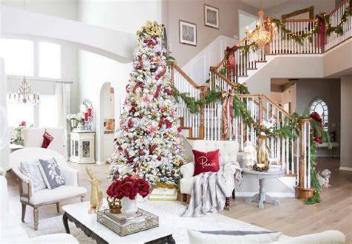 Holiday decorations are seen at the White House in Washington on November 30, 2022. Jill Biden chose a "We the People" theme to deck the White House halls and to remind Americans of what unites them throughout the year, especially during the holidays. White House Holiday Decor Preview - Washington, United States - 28 Nov 2022