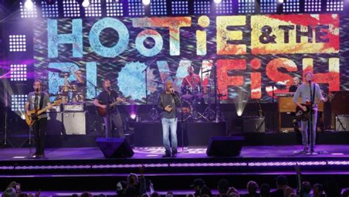 Hootie & the Blowfish Performs at Jason Aldean: High Noon Neon Tour 2018