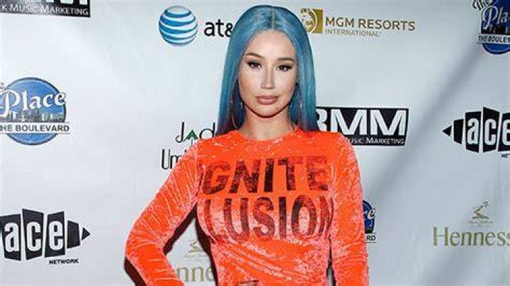 Iggy Azalea Wears Orange Bikini On Vacation In Cabo With Her Friends – Hollywood Life