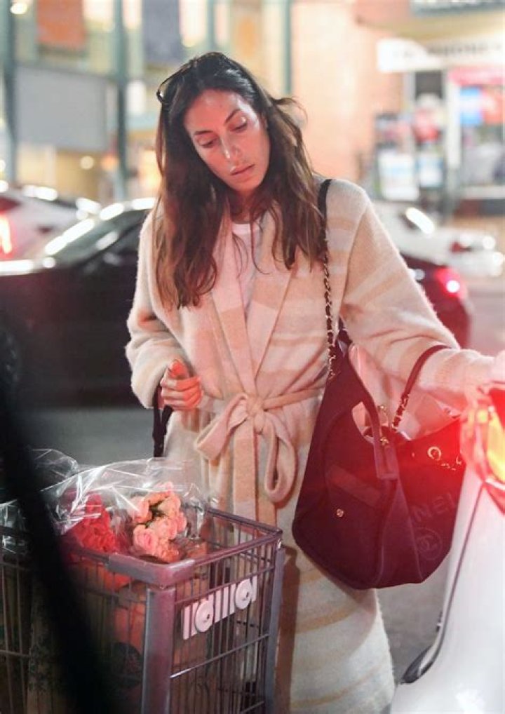 Ines de Ramon shopping
