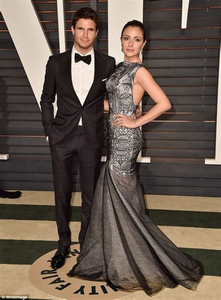 Italia Ricci and Robbie Amell Children's Hospital Los Angeles 'From Paris with Love' gala, USA - 20 Oct 2018 Children's Hospital Los Angeles From Paris with Love gala