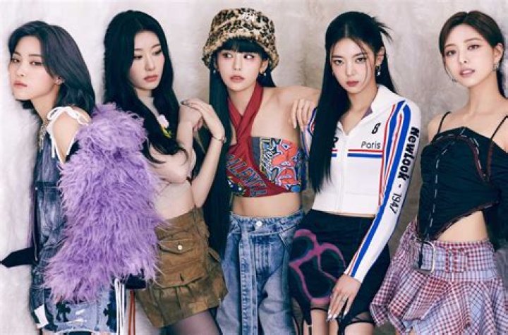 ITZY &mdash; Photos Of K-Pop Group