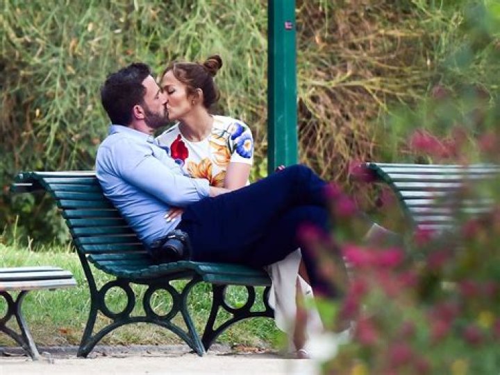 J.Lo & Ben Affleck Make Out Right In Front Of His Daughter, 16, On Paris Vacation: Photo