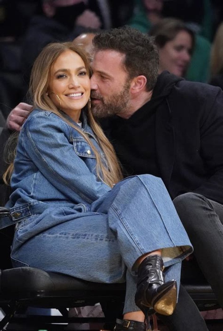 J.Lo Links Arms With Ben Affleck Out In NYC — Photos – Hollywood Life