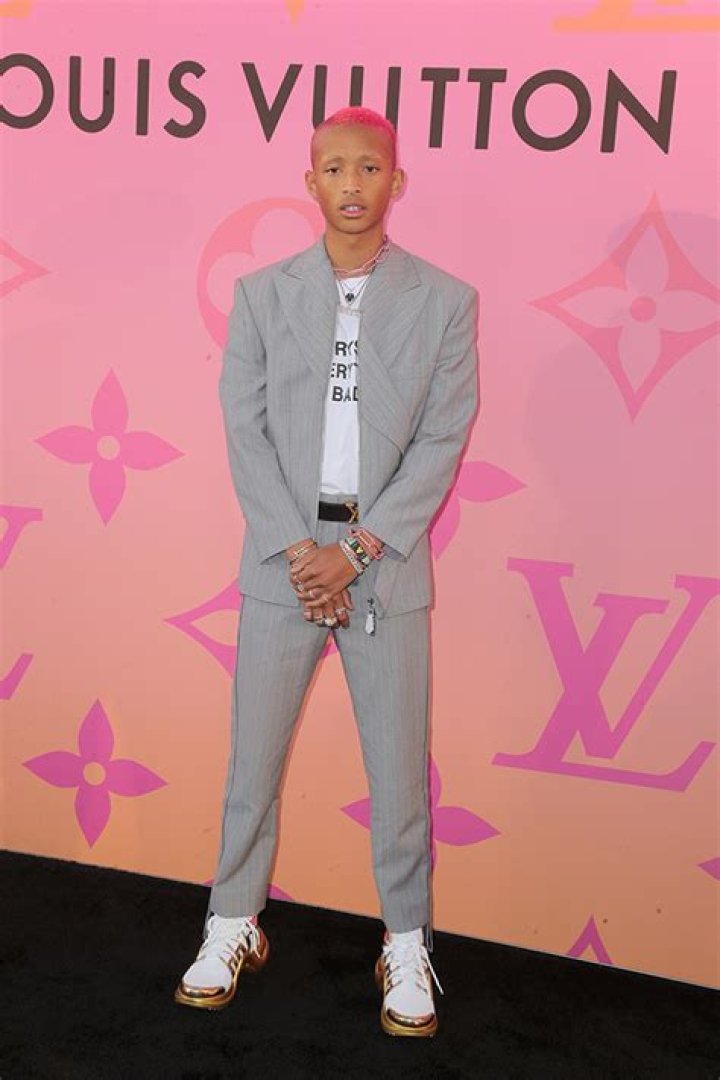 Jaden Smith’s Bleached Eyebrows & Pink Hair — See Makeover – Hollywood Life