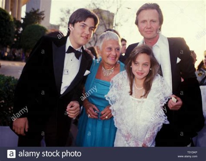 James Haven Barbara Voight Angelina Jolie and Jon Voight at the 1986 Academy Awards 03-1986 Angelina Jolie and Family at the 1986 Oscars
