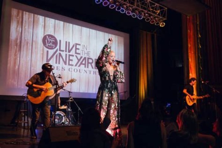 Jamie O’Neals Reveals Why She Re-Recorded Her Biggest Hits With Lauren Alaina & More Country Women
