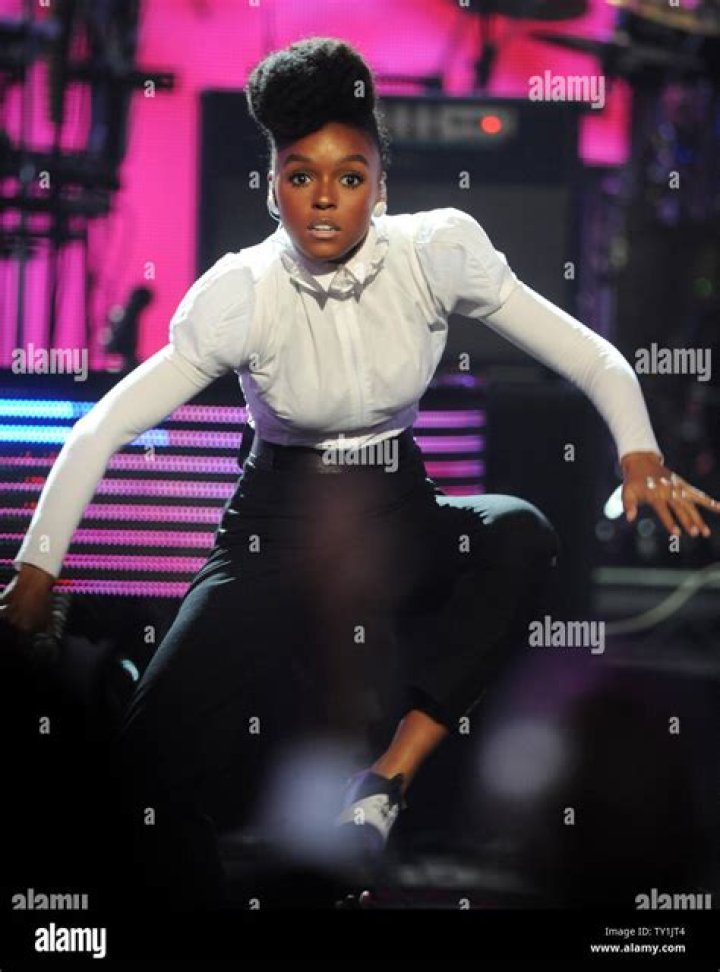 Janelle Monae Performs