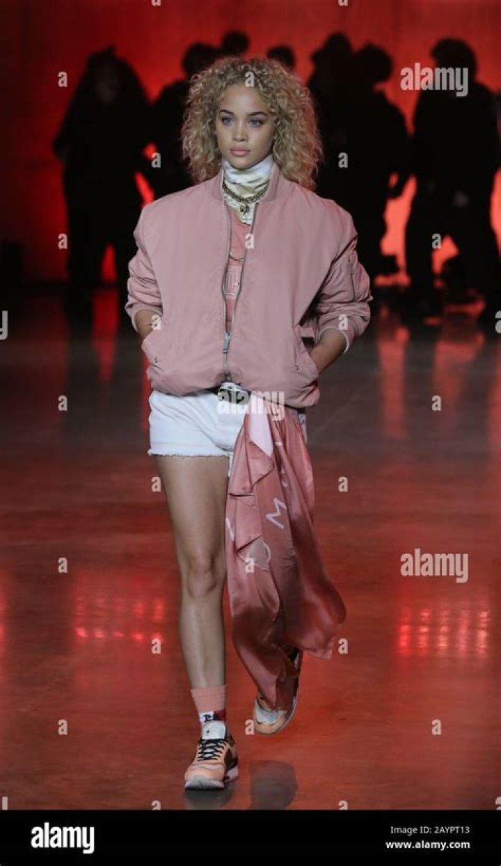 Jasmine Sanders on the catwalk Etam show, Runway, Spring Summer 2018, Paris Fashion Week, France - 26 Sep 2017