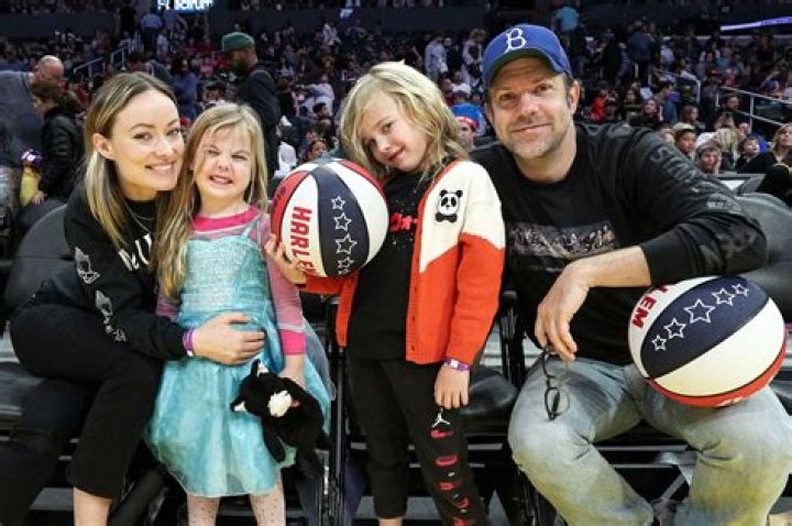 Jason Sudeikis and family