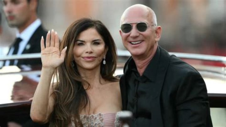 Jeff Bezos & Lauren Sanchez: Photos