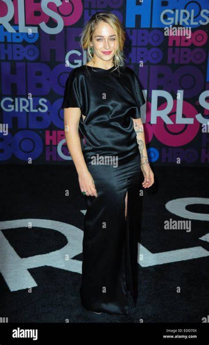 Jemima Kirke: ‘Girls’ Star Reveals Unshaved Armpits On Red Carpet — See Pics