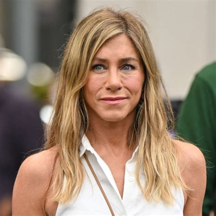 Jennifer Aniston Admits She’s Hoping To Date Someone Outside Of Hollywood: ‘That’d Be Nice’