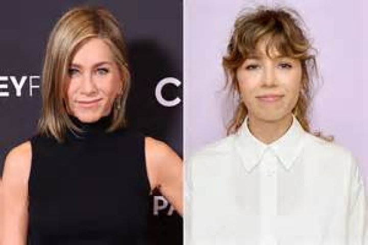 Jennifer Aniston Admits She Still Watches Old ‘Friends’ Episodes & Cracks Up Over Bloopers From Show