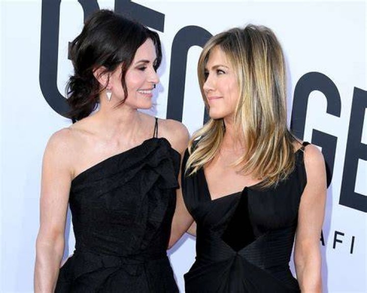 Jennifer Aniston and Courteney Cox Arquette Premiere of 'Three to Tango' film - 19 Oct 1999