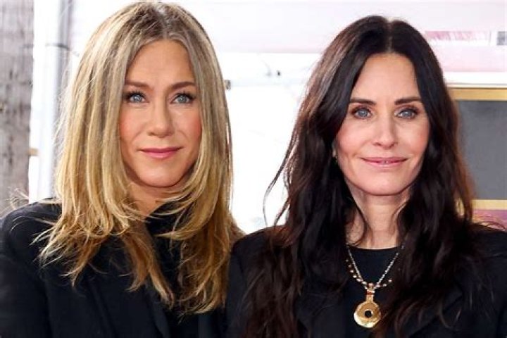 Jennifer Aniston, Courteney Cox & Lisa Kudrow Reunite For Voting PSA – Hollywood Life