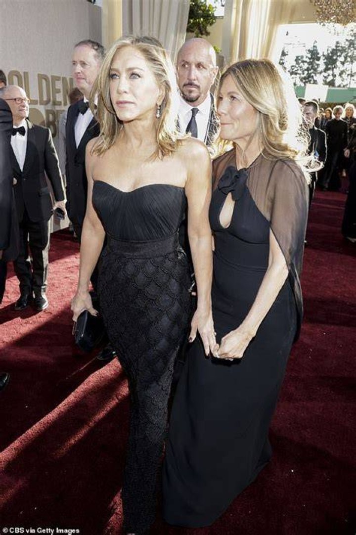 Jennifer Aniston Wins A SAG Award